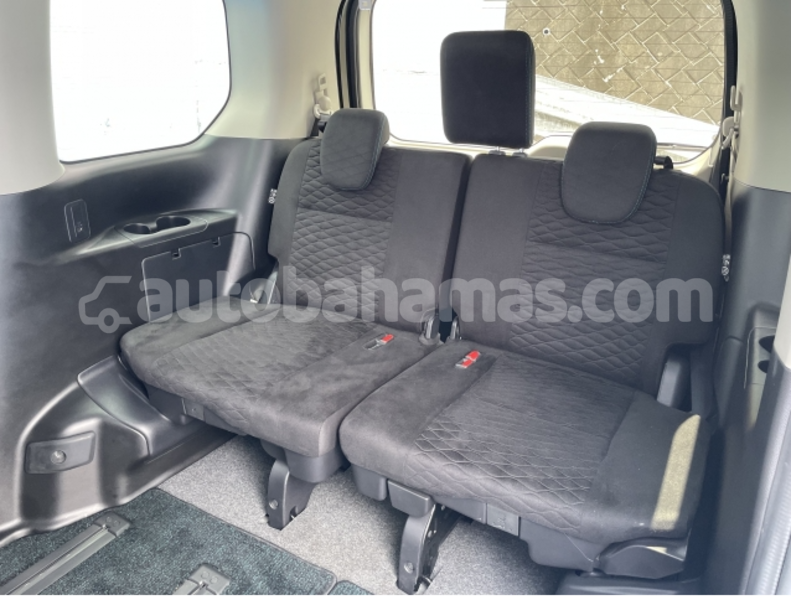 Big with watermark nissan serena eleuthera freetown 2390