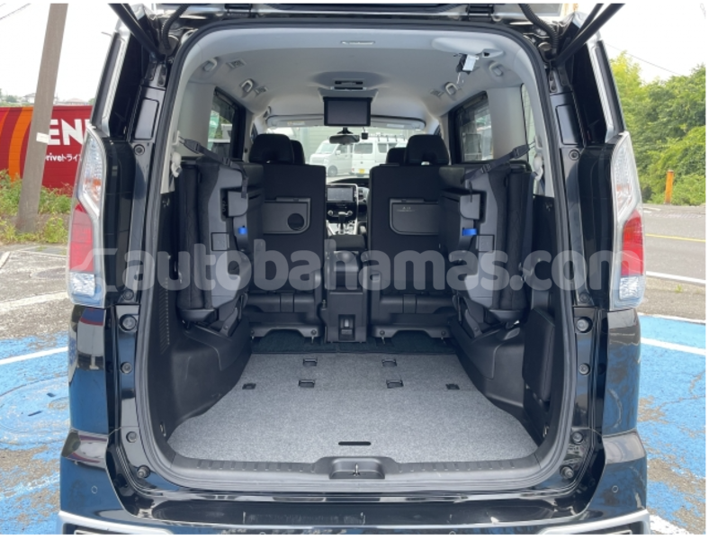 Big with watermark nissan serena eleuthera freetown 2390