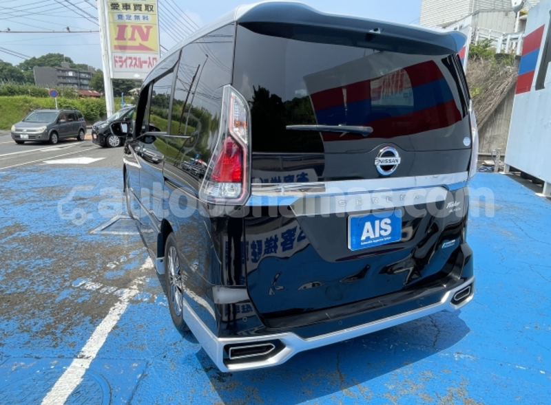 Big with watermark nissan serena eleuthera freetown 2390