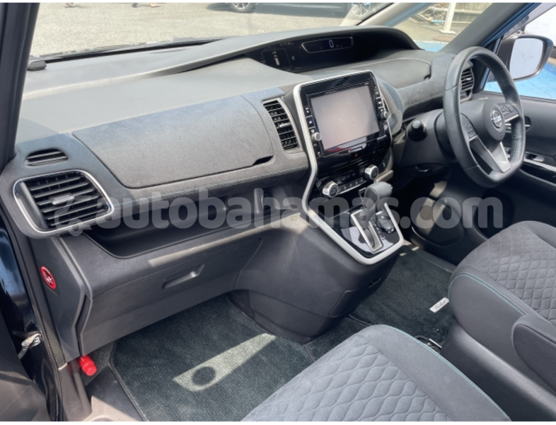 Big with watermark nissan serena eleuthera freetown 2390