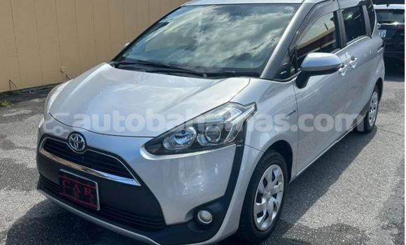 Buy Used Toyota Sienta Silver Car in Freetown in Eleuthera