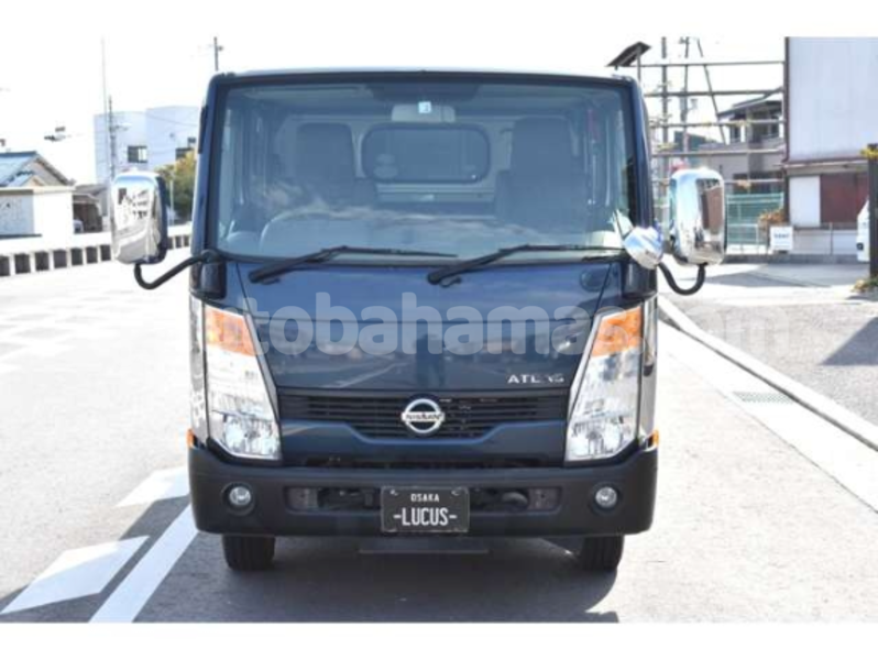 Big with watermark nissan evalia eleuthera freetown 2397