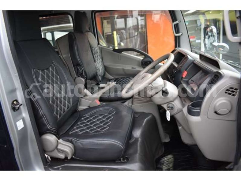 Big with watermark nissan evalia eleuthera freetown 2397