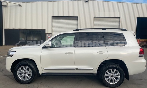 Buy Used Toyota Land Cruiser White Car in Marsh Harbour in Abaco Buy Used Toyota Land Cruiser White Car in Marsh Harbour in Abaco