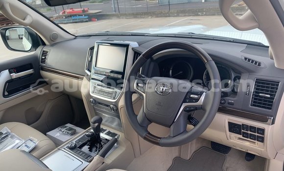 Buy Used Toyota Land Cruiser White Car in Marsh Harbour in Abaco Buy Used Toyota Land Cruiser White Car in Marsh Harbour in Abaco