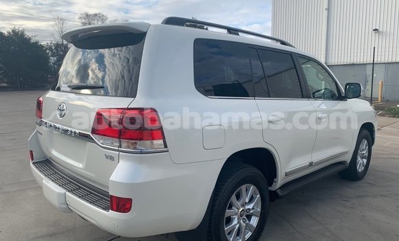 Buy Used Toyota Land Cruiser White Car in Marsh Harbour in Abaco Buy Used Toyota Land Cruiser White Car in Marsh Harbour in Abaco