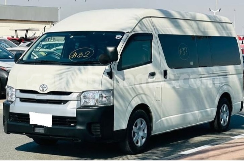 Big with watermark toyota hiace abaco marsh harbour 2399
