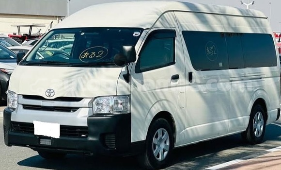 Buy Used Toyota Hiace White Car in Marsh Harbour in Abaco