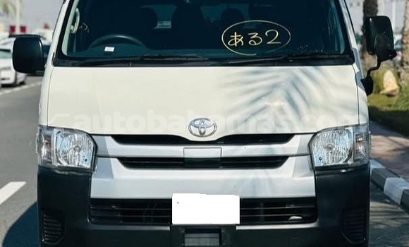Buy Used Toyota Hiace White Car in Marsh Harbour in Abaco Buy Used Toyota Hiace White Car in Marsh Harbour in Abaco