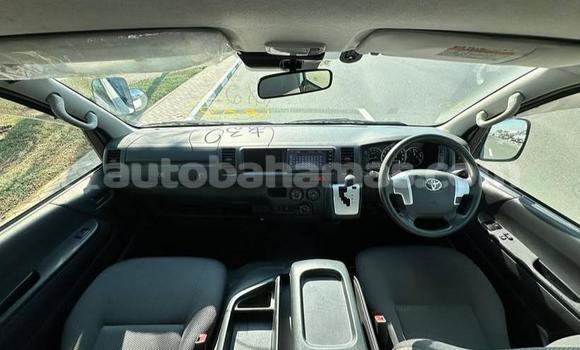 Buy Used Toyota Hiace White Car in Marsh Harbour in Abaco Buy Used Toyota Hiace White Car in Marsh Harbour in Abaco