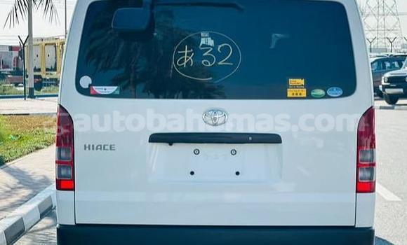 Buy Used Toyota Hiace White Car in Marsh Harbour in Abaco Buy Used Toyota Hiace White Car in Marsh Harbour in Abaco
