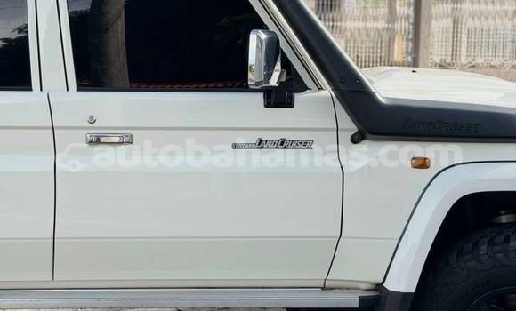 Buy Used Toyota Land Cruiser White Car in Marsh Harbour in Abaco Buy Used Toyota Land Cruiser White Car in Marsh Harbour in Abaco
