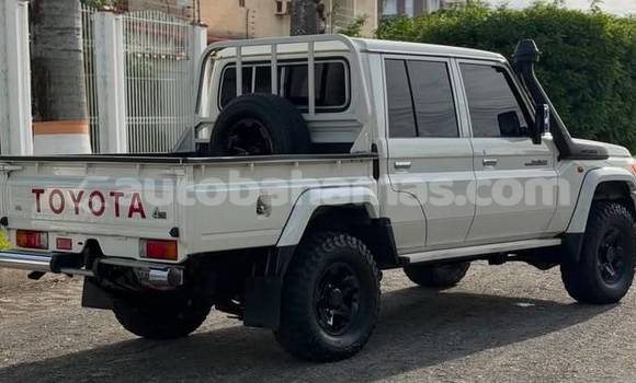Buy Used Toyota Land Cruiser White Car in Marsh Harbour in Abaco Buy Used Toyota Land Cruiser White Car in Marsh Harbour in Abaco