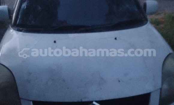 Buy Used Suzuki Swift White Car in Freetown in Eleuthera