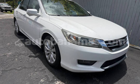 Buy Used Honda Accord White Car in Freetown in Eleuthera