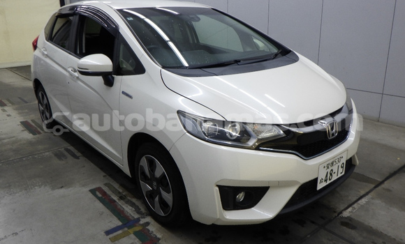 Buy Used Honda FIT White Car in Marsh Harbour in Abaco