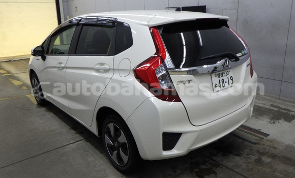 Buy Used Honda FIT White Car in Marsh Harbour in Abaco Buy Used Honda FIT White Car in Marsh Harbour in Abaco
