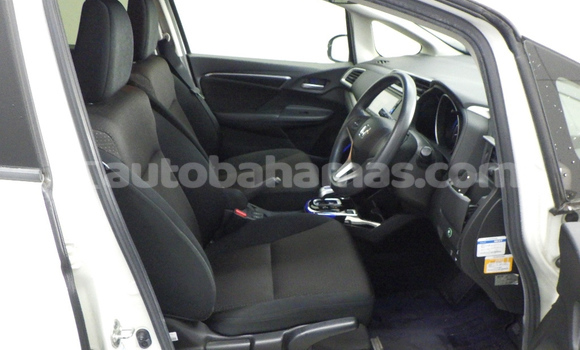 Buy Used Honda FIT White Car in Marsh Harbour in Abaco Buy Used Honda FIT White Car in Marsh Harbour in Abaco