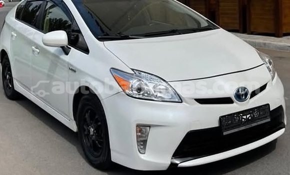Buy Used Toyota Prius White Car in Marsh Harbour in Abaco