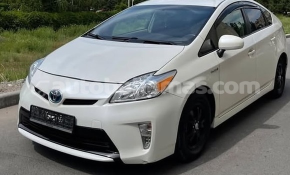 Buy Used Toyota Prius White Car in Marsh Harbour in Abaco Buy Used Toyota Prius White Car in Marsh Harbour in Abaco