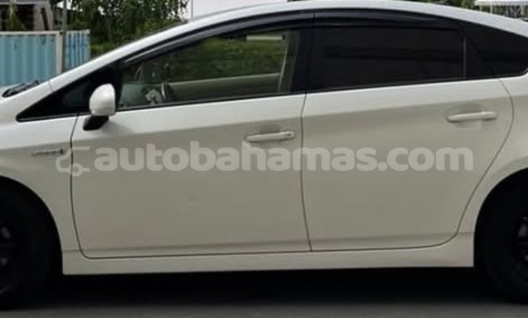 Buy Used Toyota Prius White Car in Marsh Harbour in Abaco Buy Used Toyota Prius White Car in Marsh Harbour in Abaco