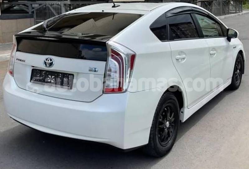 Big with watermark toyota prius abaco marsh harbour 2434