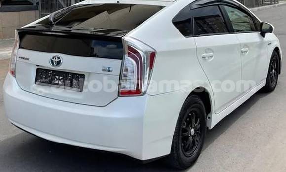 Buy Used Toyota Prius White Car in Marsh Harbour in Abaco Buy Used Toyota Prius White Car in Marsh Harbour in Abaco