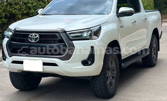 Buy Used Toyota Hilux White Car in Marsh Harbour in Abaco