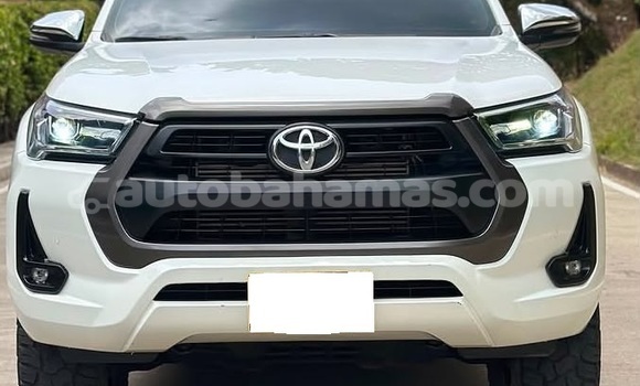 Buy Used Toyota Hilux White Car in Marsh Harbour in Abaco Buy Used Toyota Hilux White Car in Marsh Harbour in Abaco