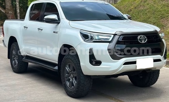 Buy Used Toyota Hilux White Car in Marsh Harbour in Abaco Buy Used Toyota Hilux White Car in Marsh Harbour in Abaco