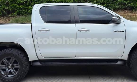 Buy Used Toyota Hilux White Car in Marsh Harbour in Abaco Buy Used Toyota Hilux White Car in Marsh Harbour in Abaco