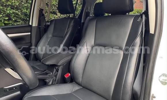 Buy Used Toyota Hilux White Car in Marsh Harbour in Abaco Buy Used Toyota Hilux White Car in Marsh Harbour in Abaco