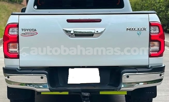 Buy Used Toyota Hilux White Car in Marsh Harbour in Abaco Buy Used Toyota Hilux White Car in Marsh Harbour in Abaco