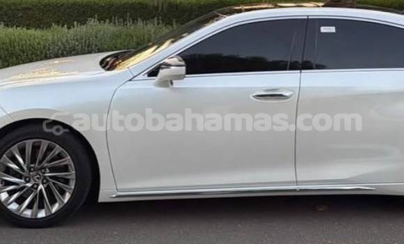 Buy Used Lexus ES White Car in Marsh Harbour in Abaco Buy Used Lexus ES White Car in Marsh Harbour in Abaco
