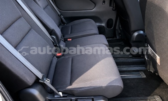 Buy Used Nissan Serena Silver Car in Marsh Harbour in Abaco Buy Used Nissan Serena Silver Car in Marsh Harbour in Abaco