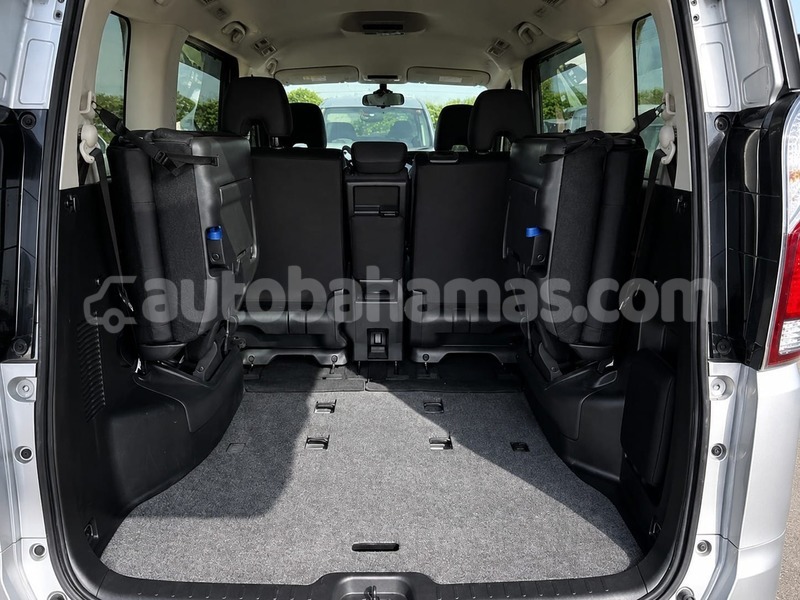 Big with watermark nissan serena abaco marsh harbour 2497
