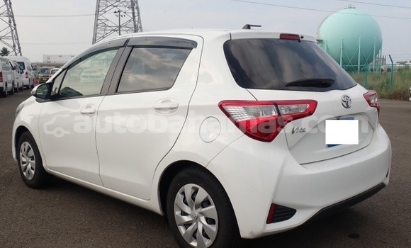 Buy Used Toyota Vitz White Car in Alice Town in Biminis Buy Used Toyota Vitz White Car in Alice Town in Biminis