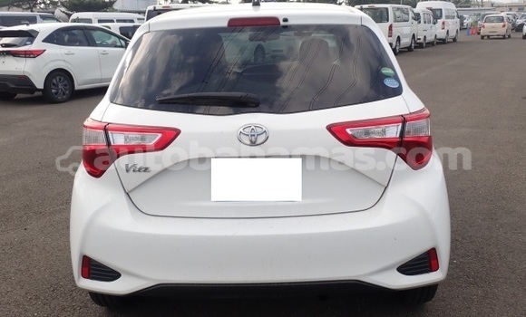Buy Used Toyota Vitz White Car in Alice Town in Biminis Buy Used Toyota Vitz White Car in Alice Town in Biminis