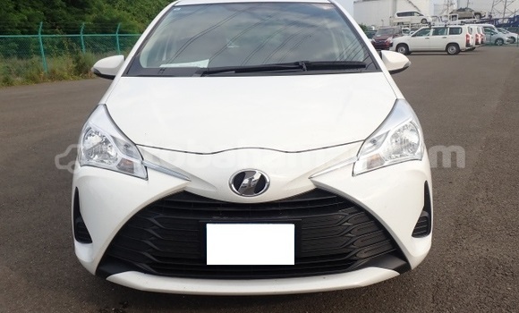 Buy Used Toyota Vitz White Car in Alice Town in Biminis Buy Used Toyota Vitz White Car in Alice Town in Biminis