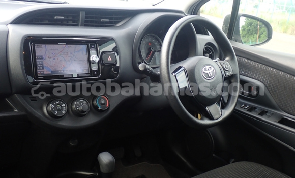 Buy Used Toyota Vitz White Car in Alice Town in Biminis Buy Used Toyota Vitz White Car in Alice Town in Biminis