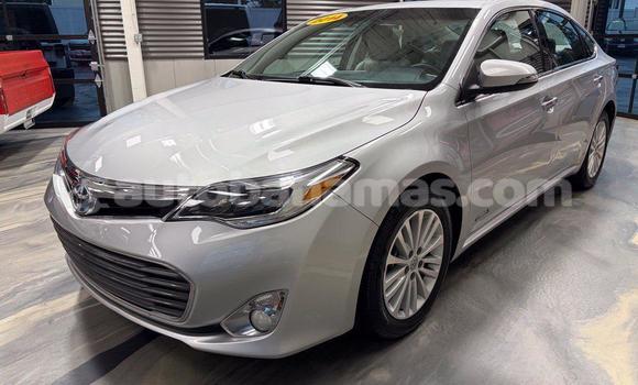 Buy Used Toyota Avalon White Car in Nicholls Town in Andros