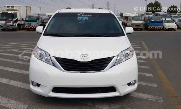 Buy Import Toyota Sienna White Car in Import - Dubai in Abaco Buy Import Toyota Sienna White Car in Import - Dubai in Abaco