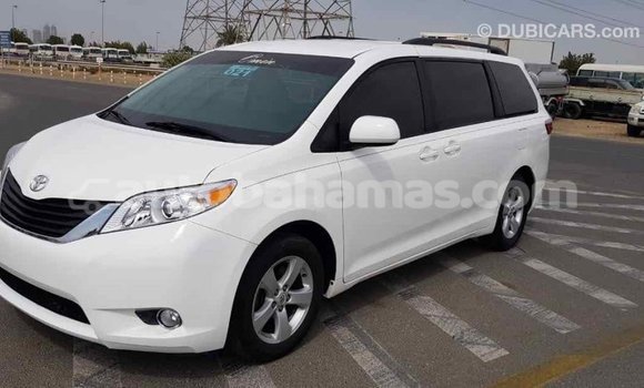 Buy Import Toyota Sienna White Car in Import - Dubai in Abaco Buy Import Toyota Sienna White Car in Import - Dubai in Abaco