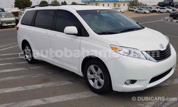 Buy Import Toyota Sienna White Car in Import - Dubai in Abaco Buy Import Toyota Sienna White Car in Import - Dubai in Abaco