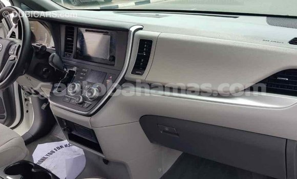 Buy Import Toyota Sienna White Car in Import - Dubai in Abaco Buy Import Toyota Sienna White Car in Import - Dubai in Abaco