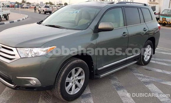 Buy Import Toyota Highlander Green Car in Import - Dubai in Abaco Buy Import Toyota Highlander Green Car in Import - Dubai in Abaco