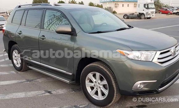Buy Import Toyota Highlander Green Car in Import - Dubai in Abaco Buy Import Toyota Highlander Green Car in Import - Dubai in Abaco