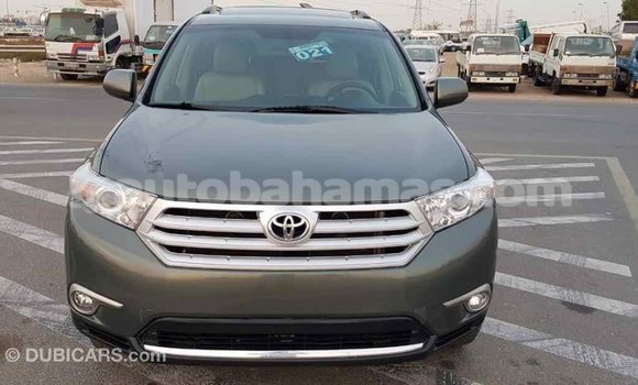 Buy Import Toyota Highlander Green Car in Import - Dubai in Abaco Buy Import Toyota Highlander Green Car in Import - Dubai in Abaco