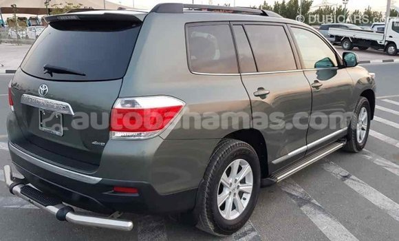 Buy Import Toyota Highlander Green Car in Import - Dubai in Abaco Buy Import Toyota Highlander Green Car in Import - Dubai in Abaco