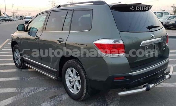 Buy Import Toyota Highlander Green Car in Import - Dubai in Abaco Buy Import Toyota Highlander Green Car in Import - Dubai in Abaco